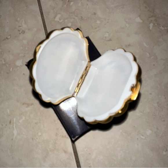 Vintage pill box - Picture 3 of 11